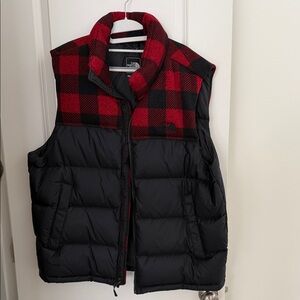 Men’s North Face Buffalo Plaid Red Puffer Vest - XL